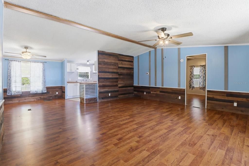 Active With Contract: $194,000 (3 beds, 2 baths, 1248 Square Feet)