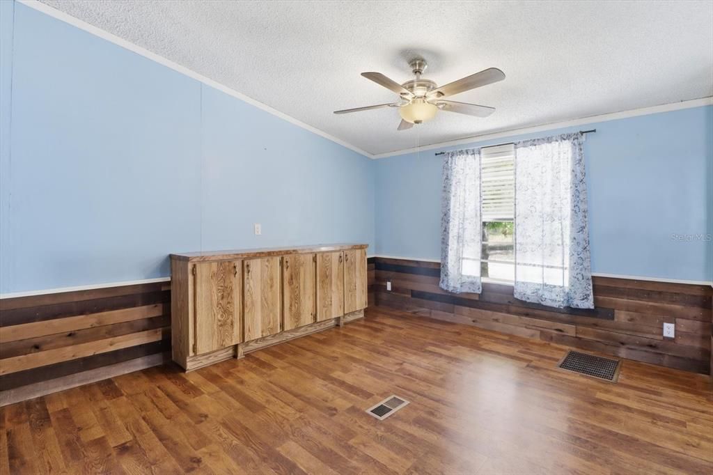 Active With Contract: $194,000 (3 beds, 2 baths, 1248 Square Feet)