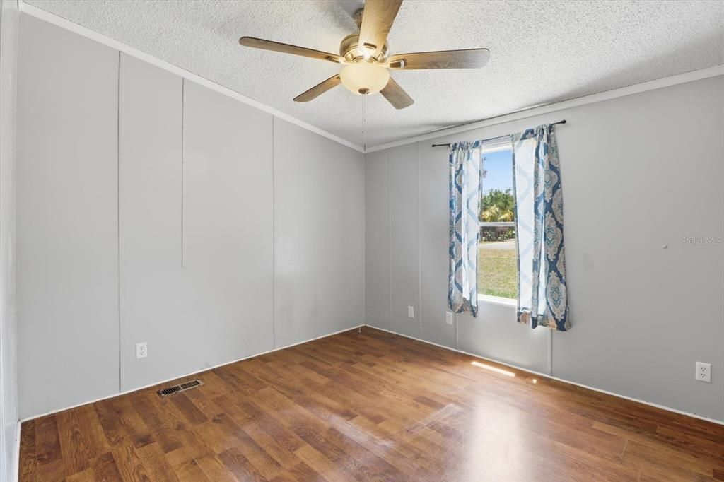 Active With Contract: $194,000 (3 beds, 2 baths, 1248 Square Feet)