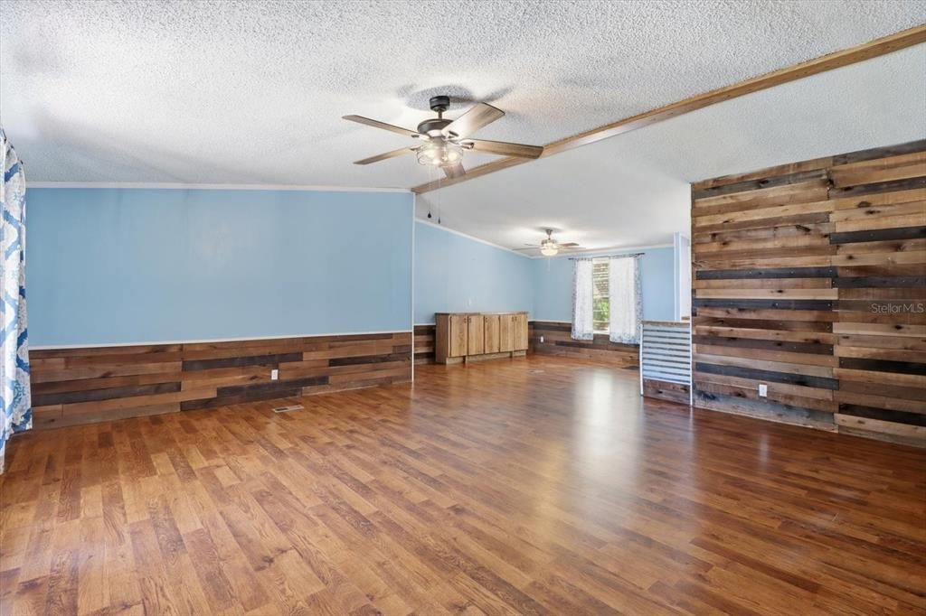 Active With Contract: $194,000 (3 beds, 2 baths, 1248 Square Feet)
