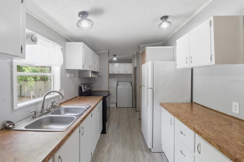 Active With Contract: $194,000 (3 beds, 2 baths, 1248 Square Feet)