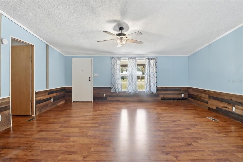 Active With Contract: $194,000 (3 beds, 2 baths, 1248 Square Feet)