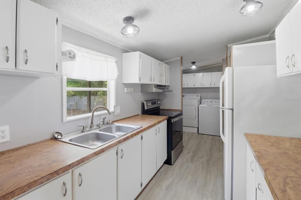 Active With Contract: $194,000 (3 beds, 2 baths, 1248 Square Feet)