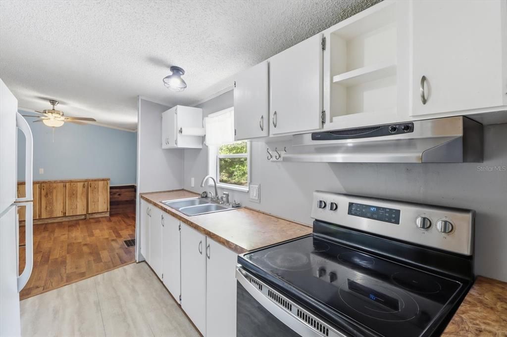 Active With Contract: $194,000 (3 beds, 2 baths, 1248 Square Feet)
