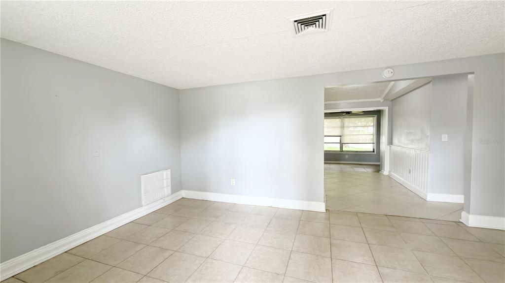 For Sale: $227,900 (3 beds, 2 baths, 1350 Square Feet)