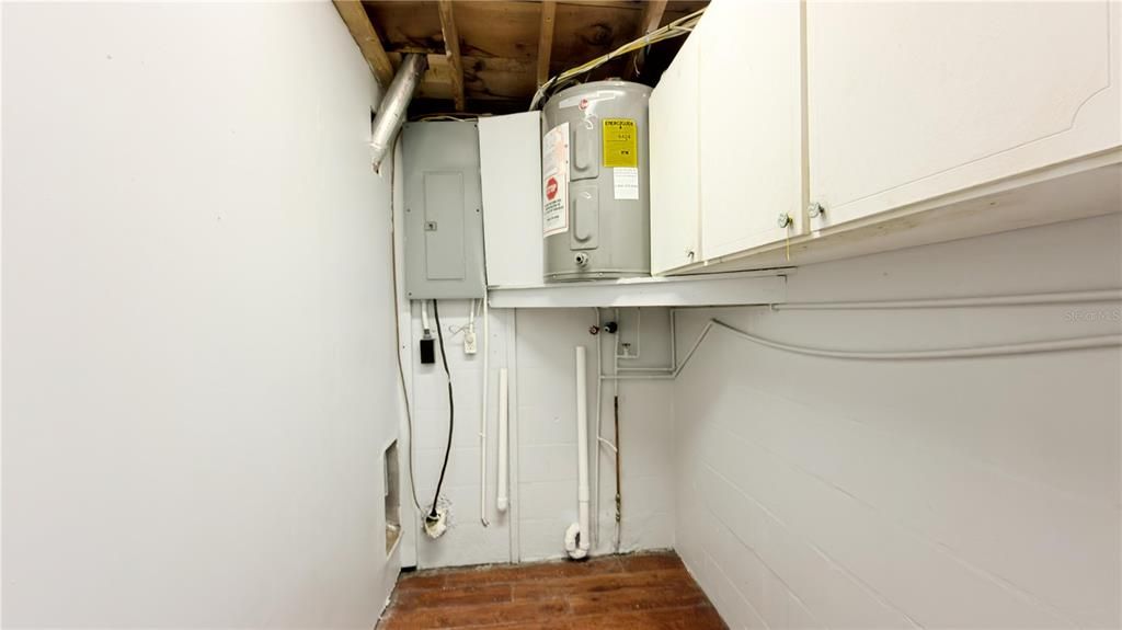 For Sale: $227,900 (3 beds, 2 baths, 1350 Square Feet)