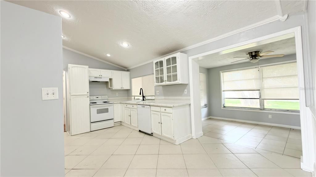 For Sale: $227,900 (3 beds, 2 baths, 1350 Square Feet)