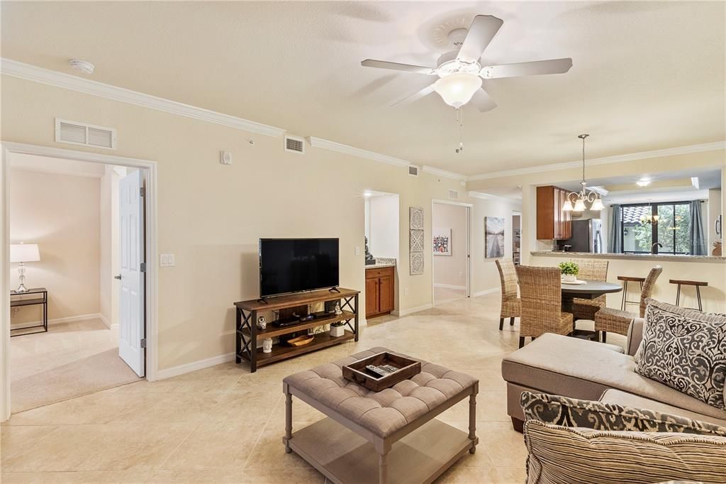 Active With Contract: $349,900 (2 beds, 2 baths, 1329 Square Feet)
