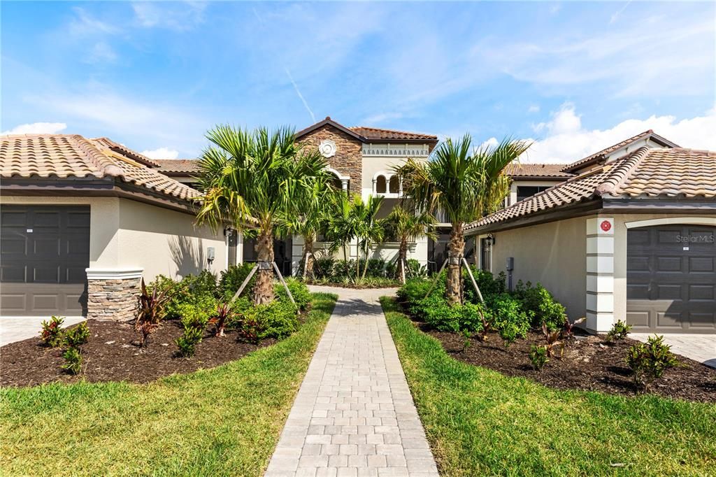 Active With Contract: $349,900 (2 beds, 2 baths, 1329 Square Feet)
