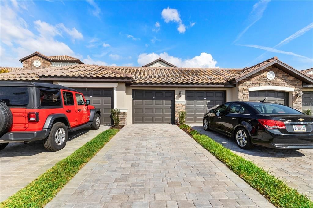 Active With Contract: $349,900 (2 beds, 2 baths, 1329 Square Feet)