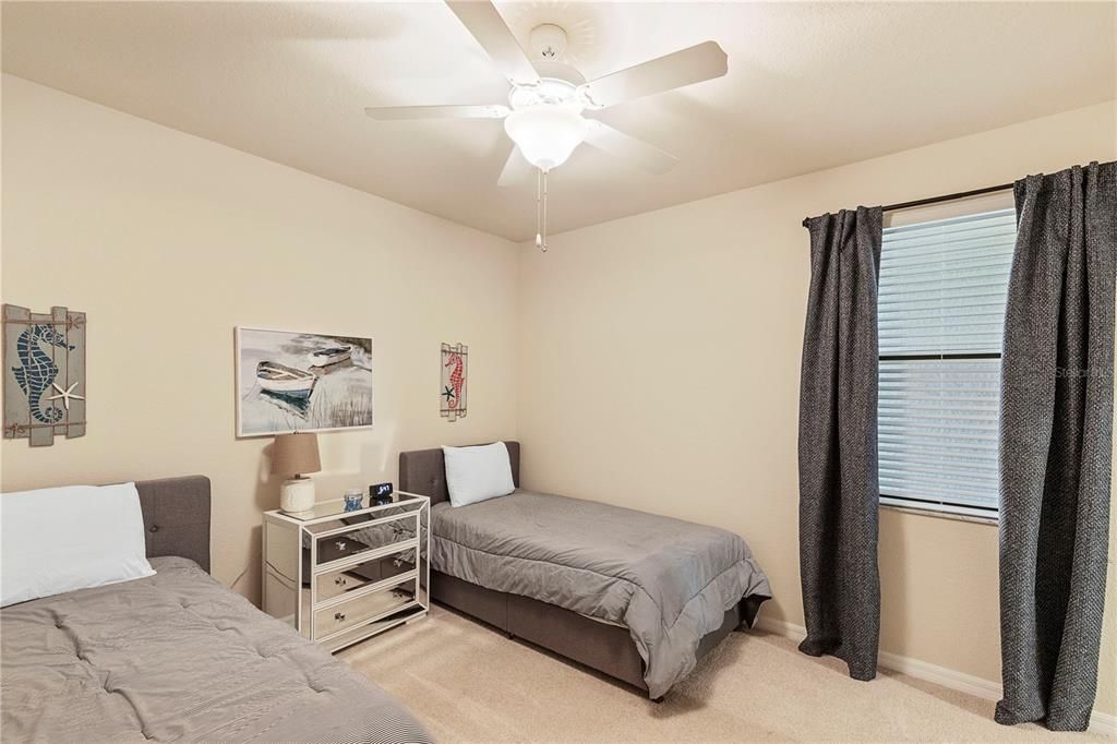 Active With Contract: $349,900 (2 beds, 2 baths, 1329 Square Feet)