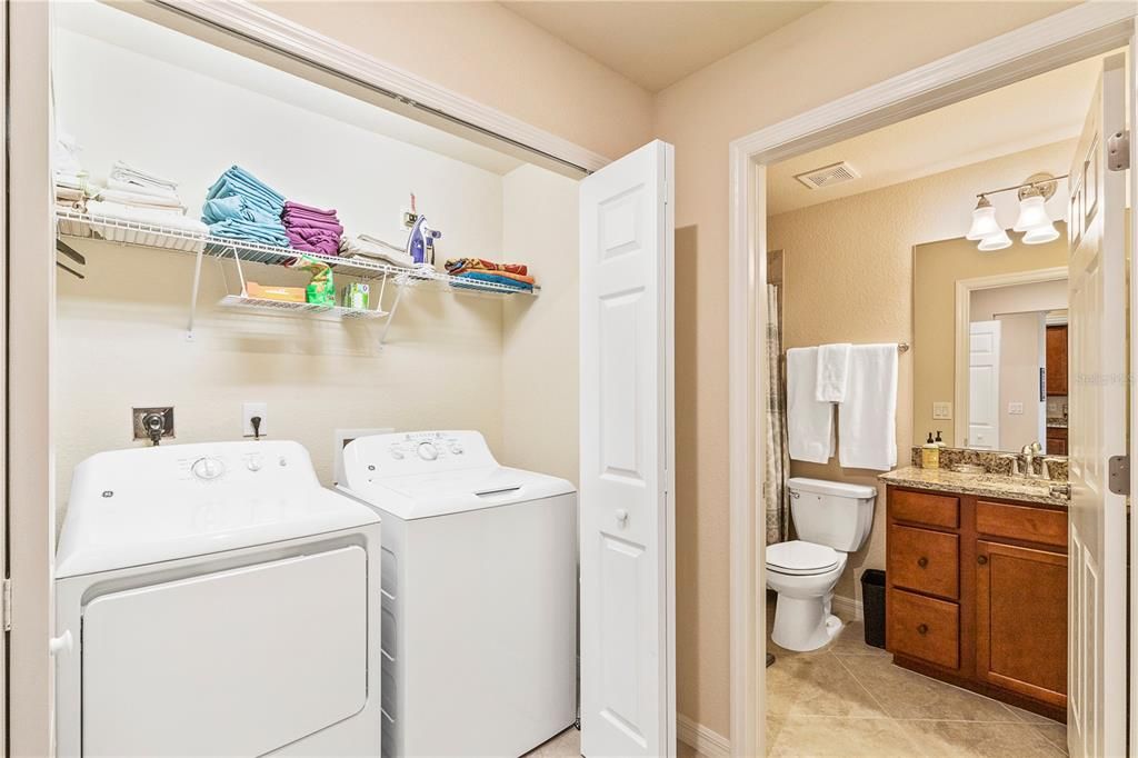 Active With Contract: $349,900 (2 beds, 2 baths, 1329 Square Feet)