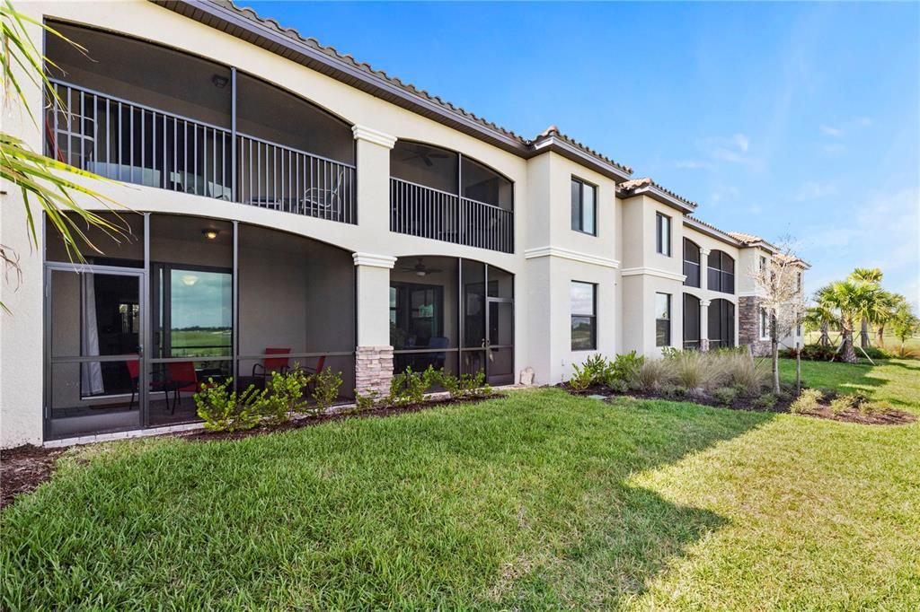 Active With Contract: $349,900 (2 beds, 2 baths, 1329 Square Feet)