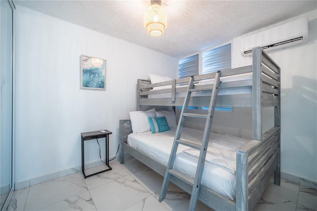 For Sale: $229,900 (3 beds, 1 baths, 940 Square Feet)