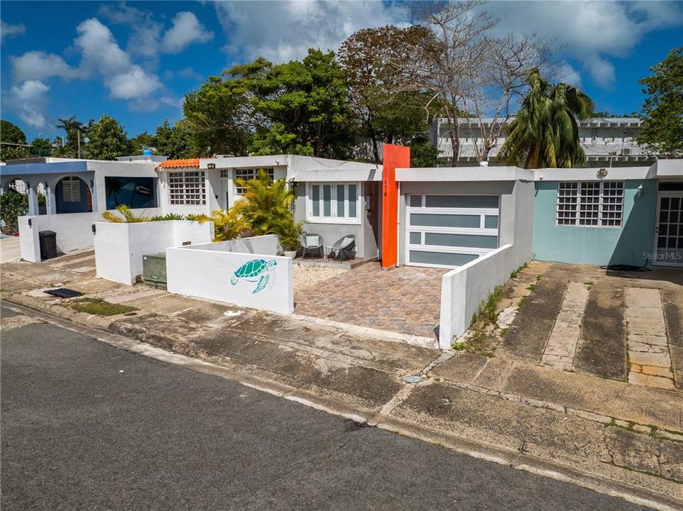 For Sale: $229,900 (3 beds, 1 baths, 940 Square Feet)