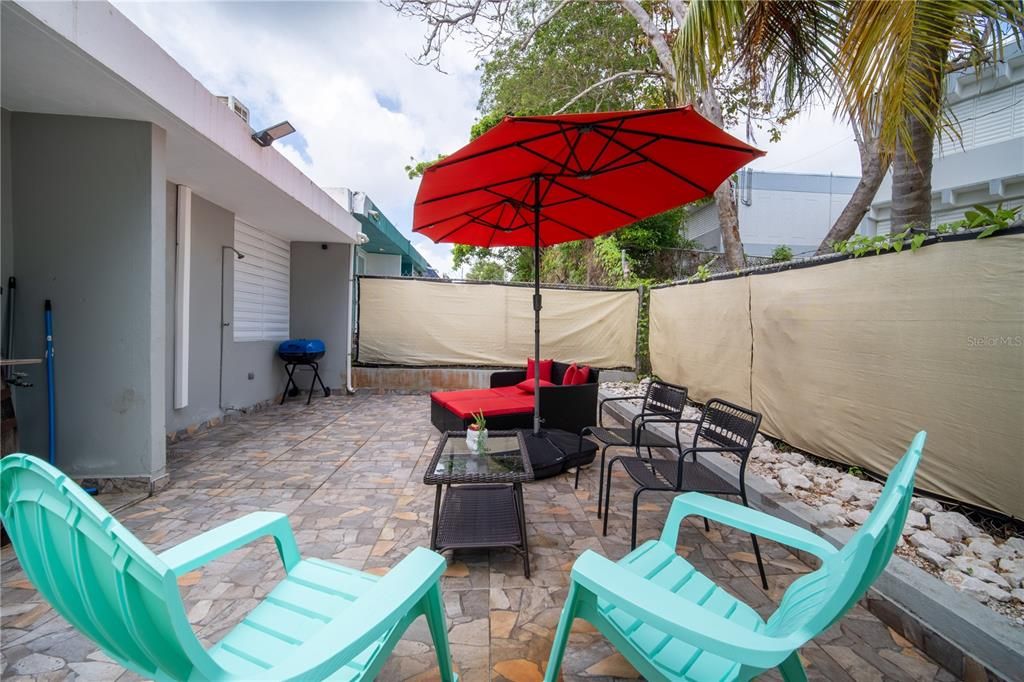 For Sale: $229,900 (3 beds, 1 baths, 940 Square Feet)