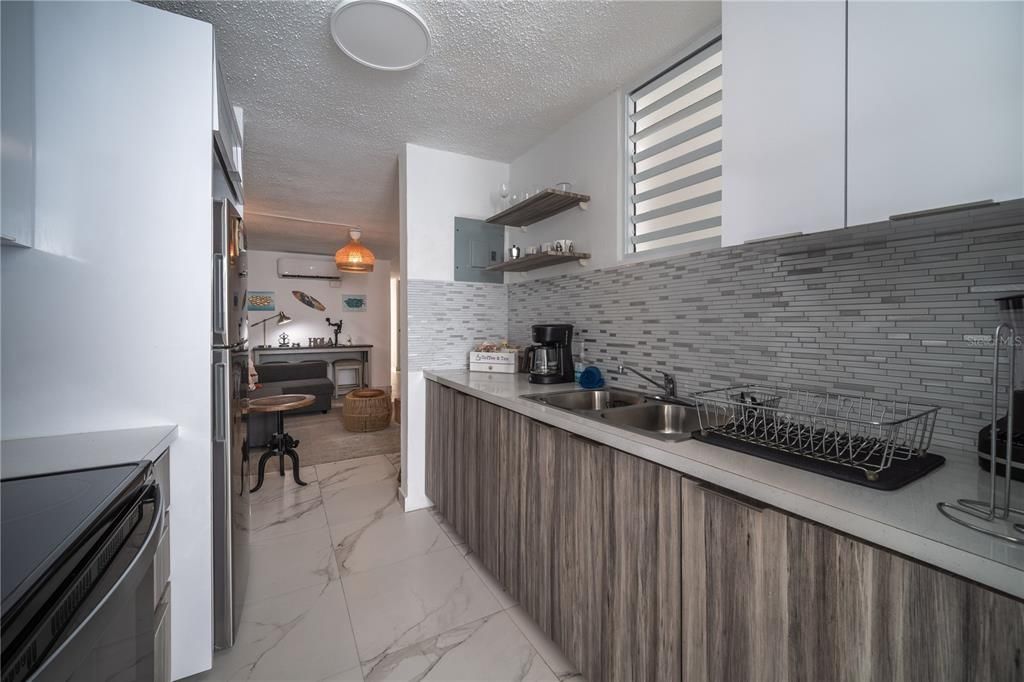 For Sale: $229,900 (3 beds, 1 baths, 940 Square Feet)