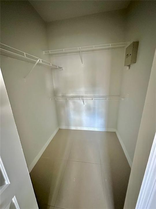 Activo con contrato: $1,795 (2 camas, 2 baños, 1160 Pies cuadrados)