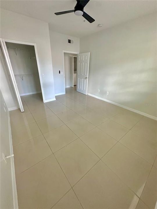 Activo con contrato: $1,795 (2 camas, 2 baños, 1160 Pies cuadrados)