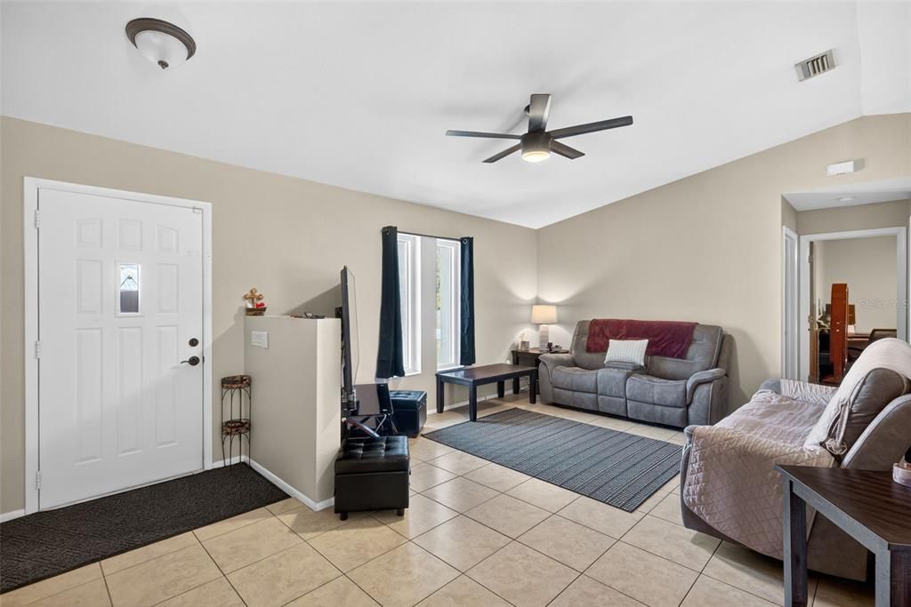 Active With Contract: $249,900 (3 beds, 2 baths, 1208 Square Feet)