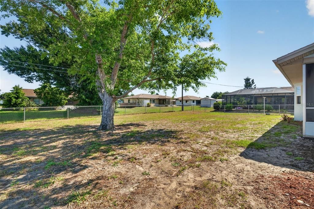 Active With Contract: $249,900 (3 beds, 2 baths, 1208 Square Feet)
