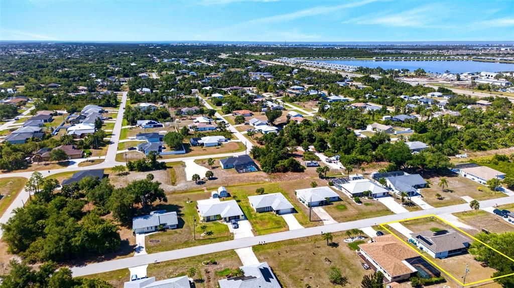 Active With Contract: $249,900 (3 beds, 2 baths, 1208 Square Feet)
