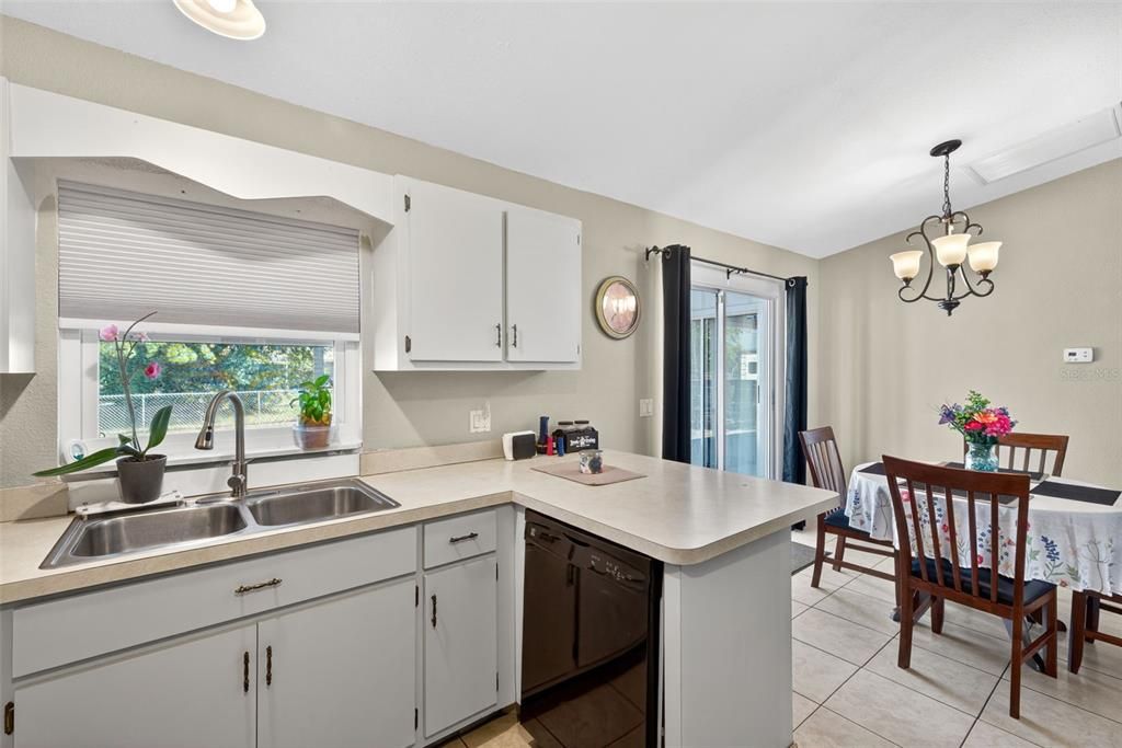 Active With Contract: $249,900 (3 beds, 2 baths, 1208 Square Feet)