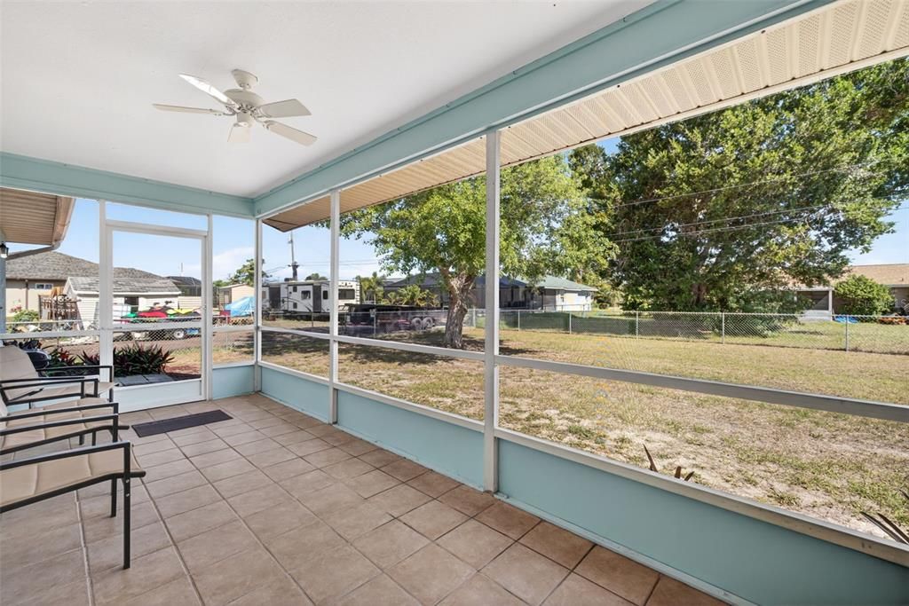 Active With Contract: $249,900 (3 beds, 2 baths, 1208 Square Feet)