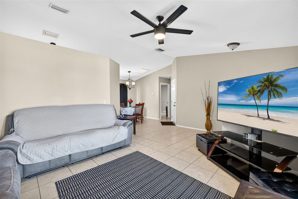 Active With Contract: $249,900 (3 beds, 2 baths, 1208 Square Feet)
