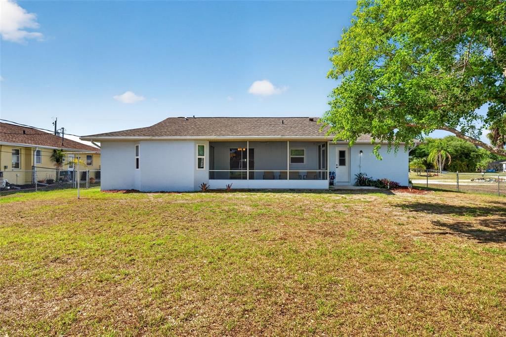 Active With Contract: $249,900 (3 beds, 2 baths, 1208 Square Feet)