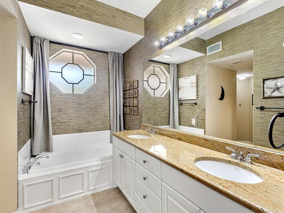 Activo con contrato: $335,000 (3 camas, 2 baños, 2240 Pies cuadrados)