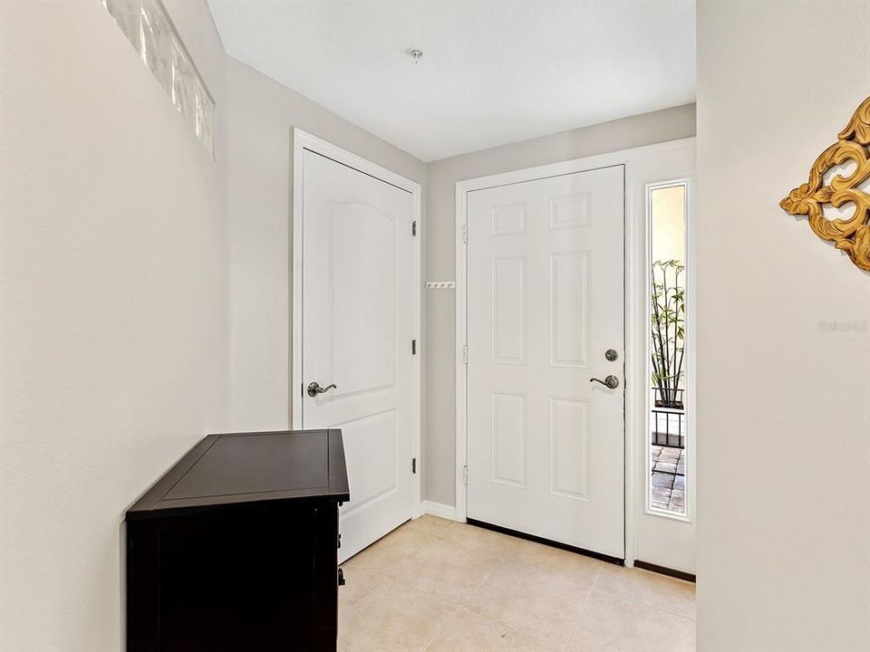 Activo con contrato: $335,000 (3 camas, 2 baños, 2240 Pies cuadrados)