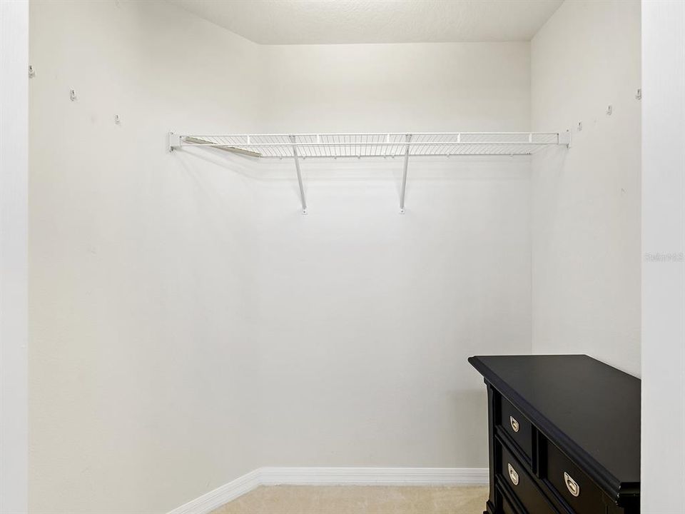 Activo con contrato: $335,000 (3 camas, 2 baños, 2240 Pies cuadrados)