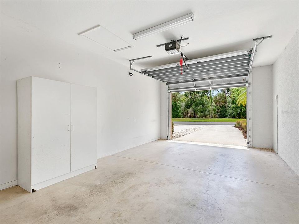 Activo con contrato: $335,000 (3 camas, 2 baños, 2240 Pies cuadrados)