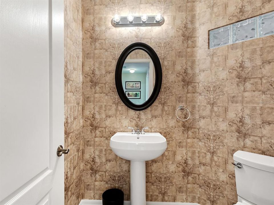 Activo con contrato: $335,000 (3 camas, 2 baños, 2240 Pies cuadrados)