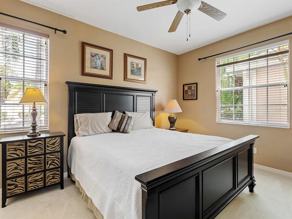 Activo con contrato: $335,000 (3 camas, 2 baños, 2240 Pies cuadrados)