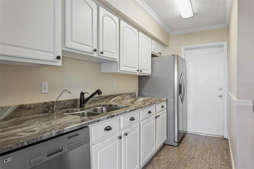 На продажу: $159,900 (2 спален, 1 ванн, 1104 Квадратных фут)