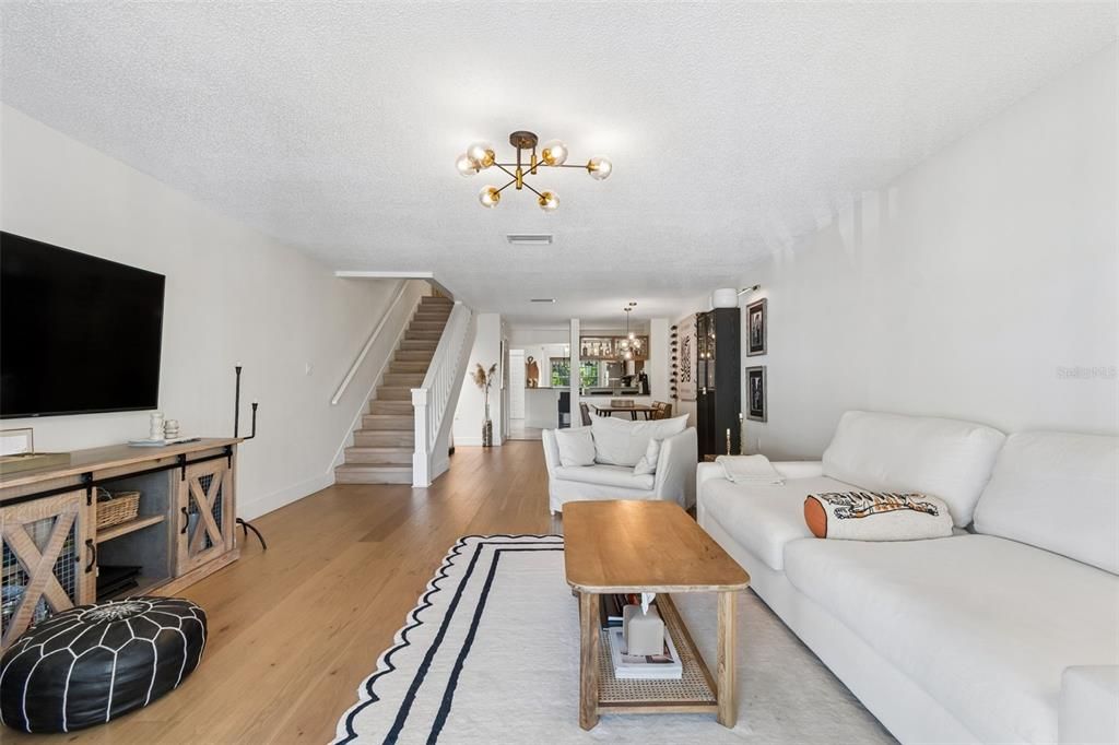 For Sale: $275,000 (2 beds, 2 baths, 1633 Square Feet)