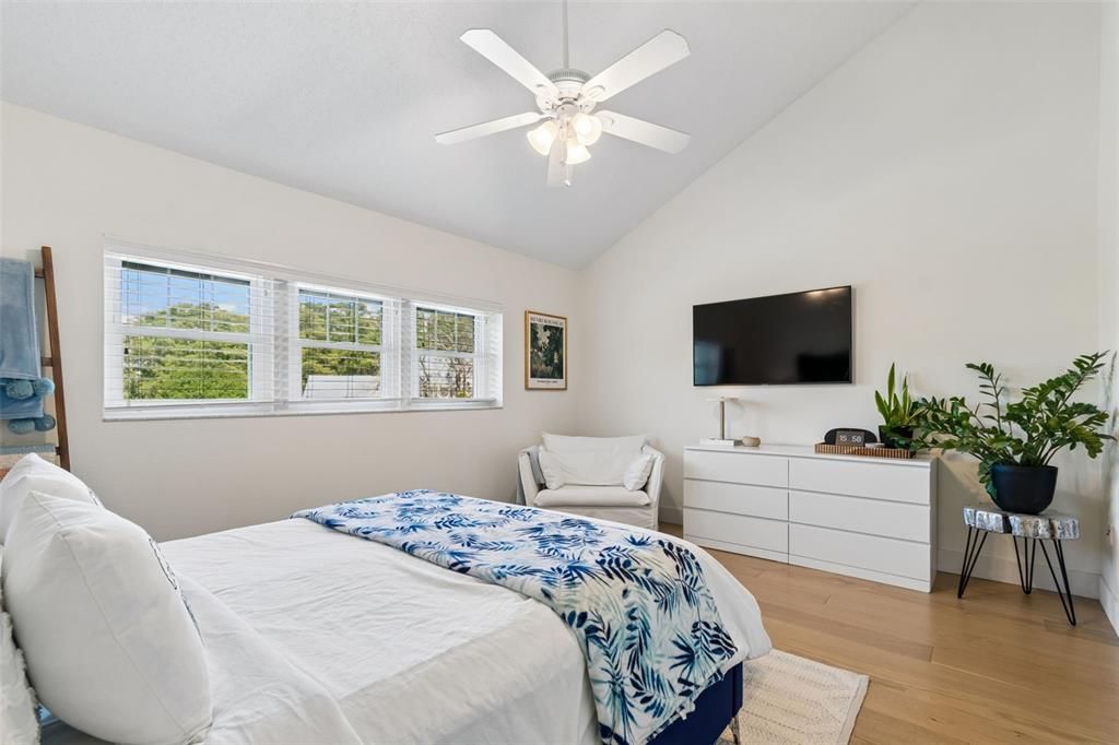 For Sale: $275,000 (2 beds, 2 baths, 1633 Square Feet)