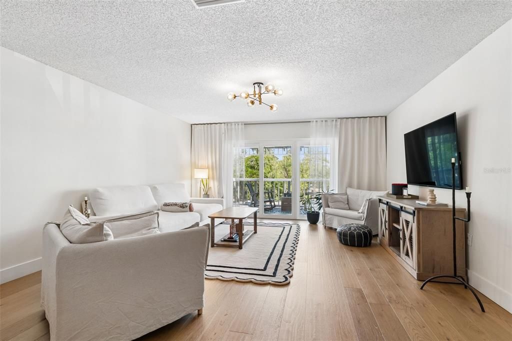 For Sale: $275,000 (2 beds, 2 baths, 1633 Square Feet)