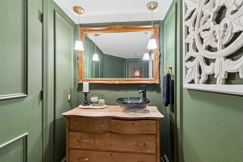 For Sale: $275,000 (2 beds, 2 baths, 1633 Square Feet)