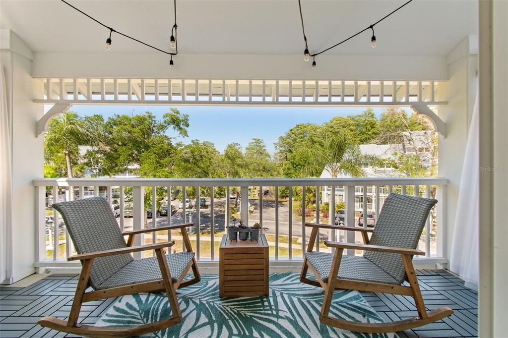 For Sale: $275,000 (2 beds, 2 baths, 1633 Square Feet)