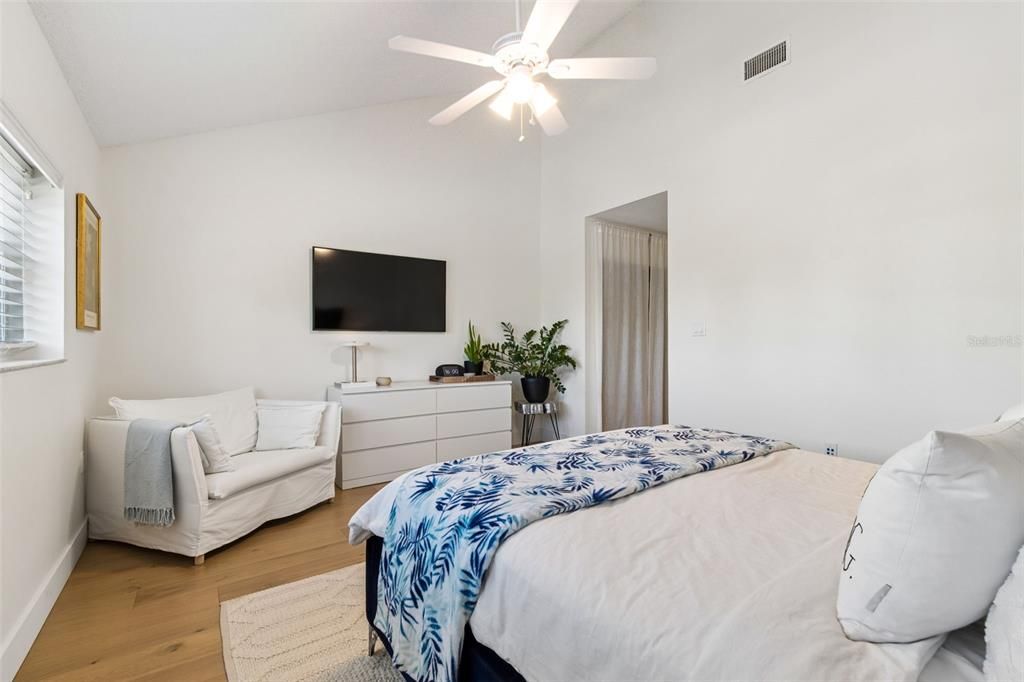 For Sale: $275,000 (2 beds, 2 baths, 1633 Square Feet)