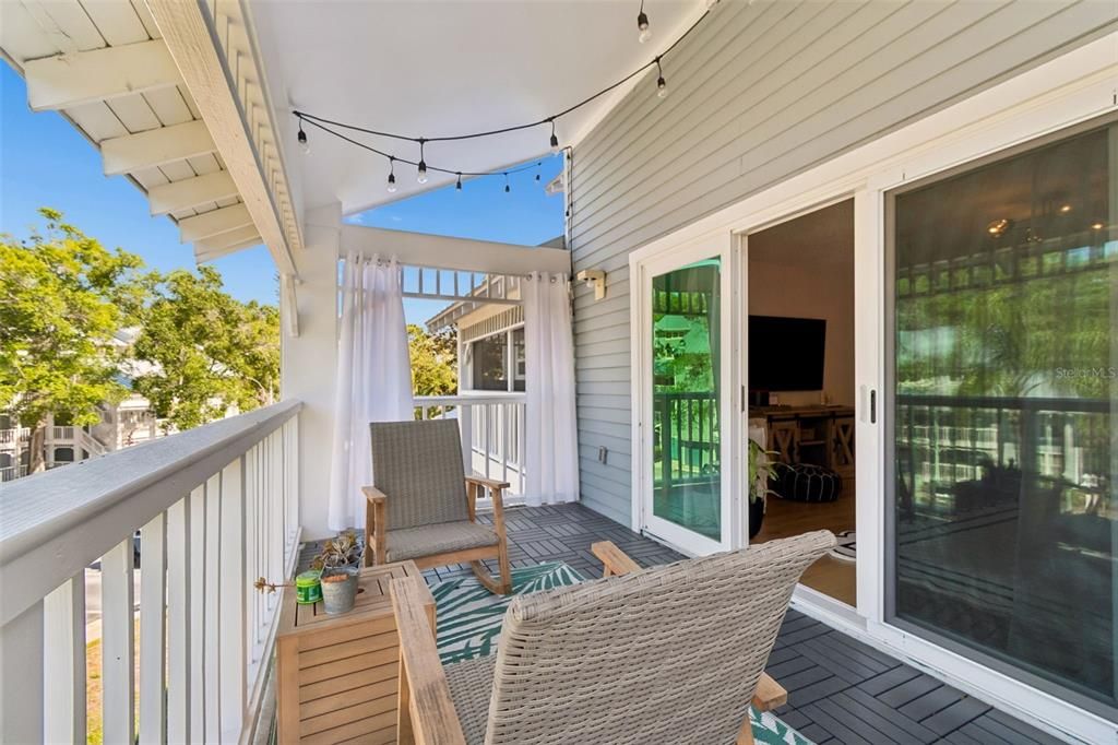 For Sale: $275,000 (2 beds, 2 baths, 1633 Square Feet)