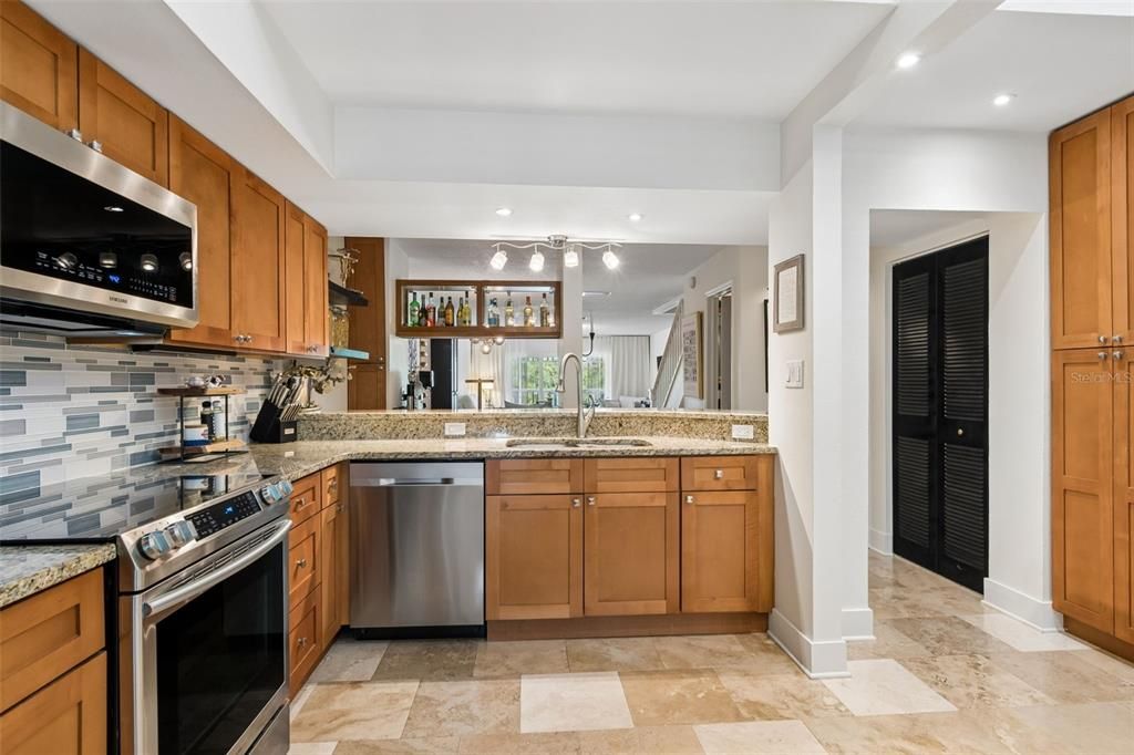 For Sale: $275,000 (2 beds, 2 baths, 1633 Square Feet)