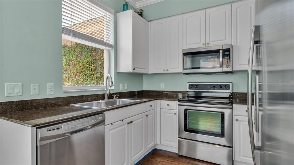 Activo con contrato: $575,000 (2 camas, 2 baños, 1588 Pies cuadrados)