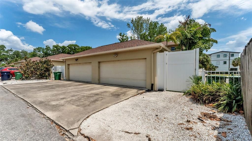 Activo con contrato: $575,000 (2 camas, 2 baños, 1588 Pies cuadrados)