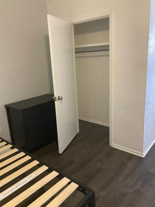 For Rent: $950 (1 beds, 1 baths, 295 Square Feet)