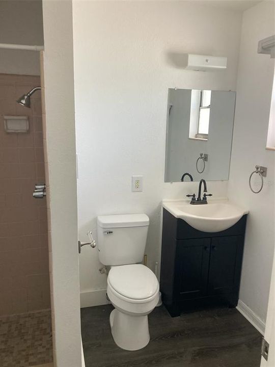 For Rent: $950 (1 beds, 1 baths, 295 Square Feet)