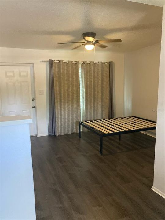 For Rent: $950 (1 beds, 1 baths, 295 Square Feet)